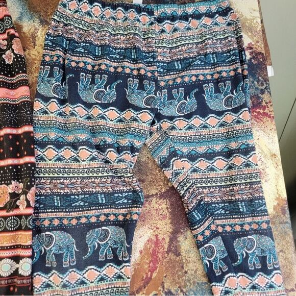 2 Pairs XL No Boundaries Women's Leggings Elephant & Floral 2 PAIRS - Picture 7 of 16